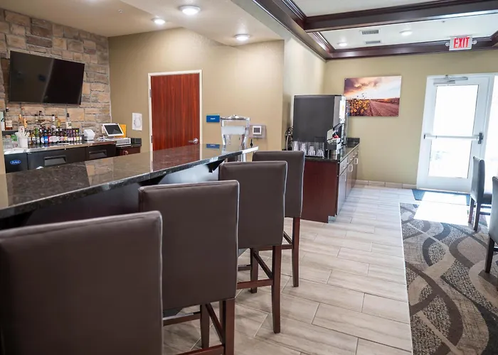 Cobblestone Hotel & Suites - Lamar